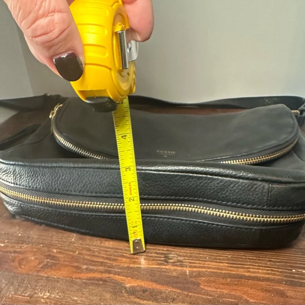 Fossil Vintage Shoulder Bag Black Leather Long Shoulder Strap Pockets Expandable